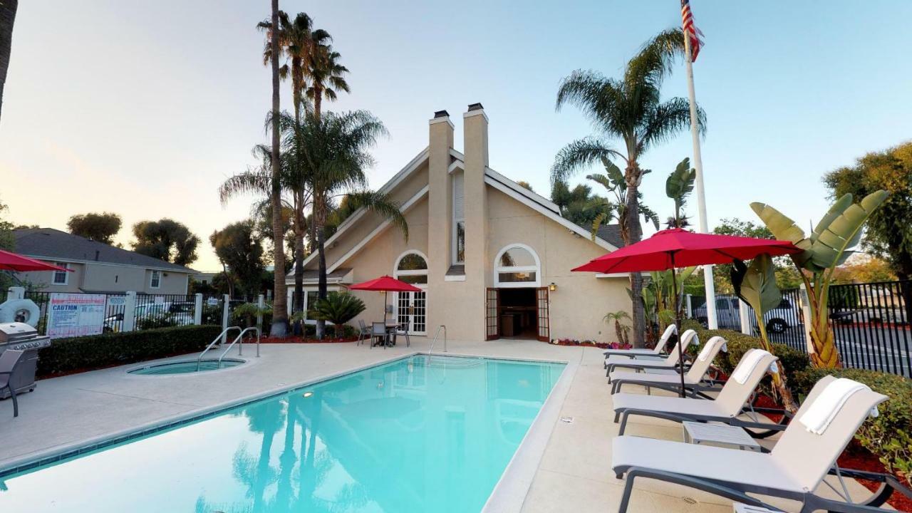 Chase Suites Brea-Fullerton - North Orange County Εξωτερικό φωτογραφία